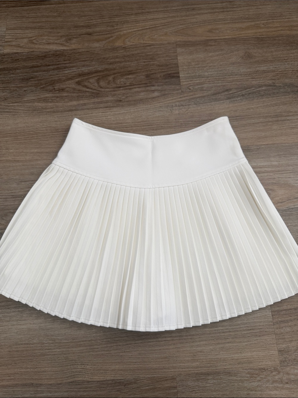 Women's White Pleated Mini Skirt